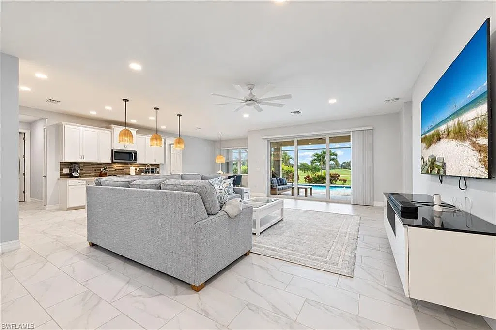 4 bed, 3.0 bath, 2419 sqft, $12,000 — Photo 3