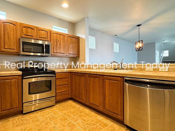 3rd image of 4248 Edgewater Blvd NE