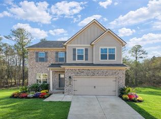 925 Lakehaven Ln, Loganville, GA 30052