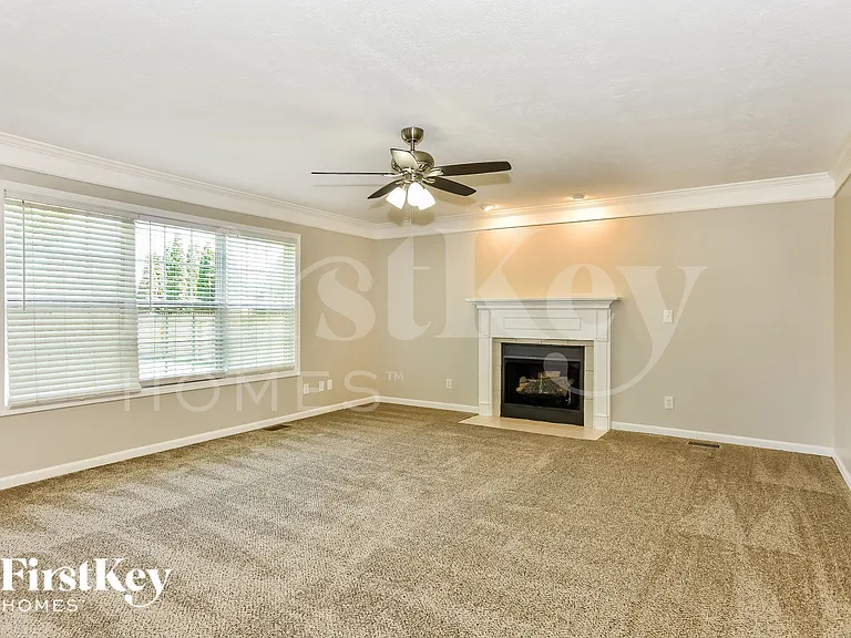 1161 Castlewood Dr — Photo 3