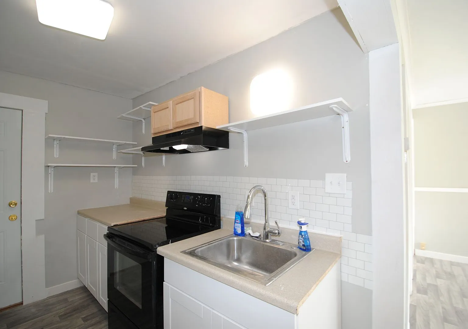 Farewell Avenue (230) — Photo 4
