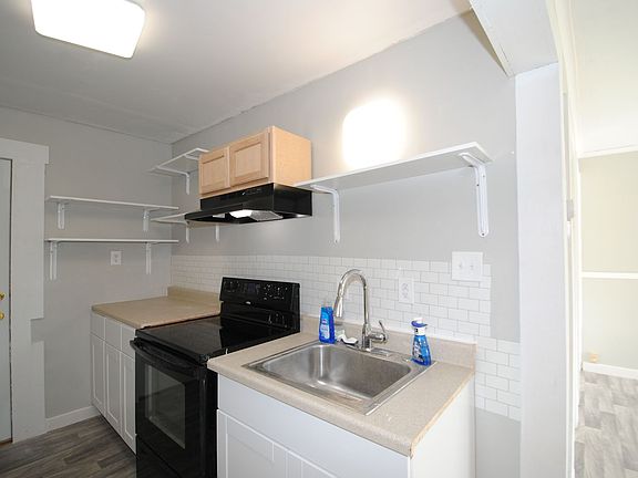 4th image of 230 Farewell Ave Unit 2
