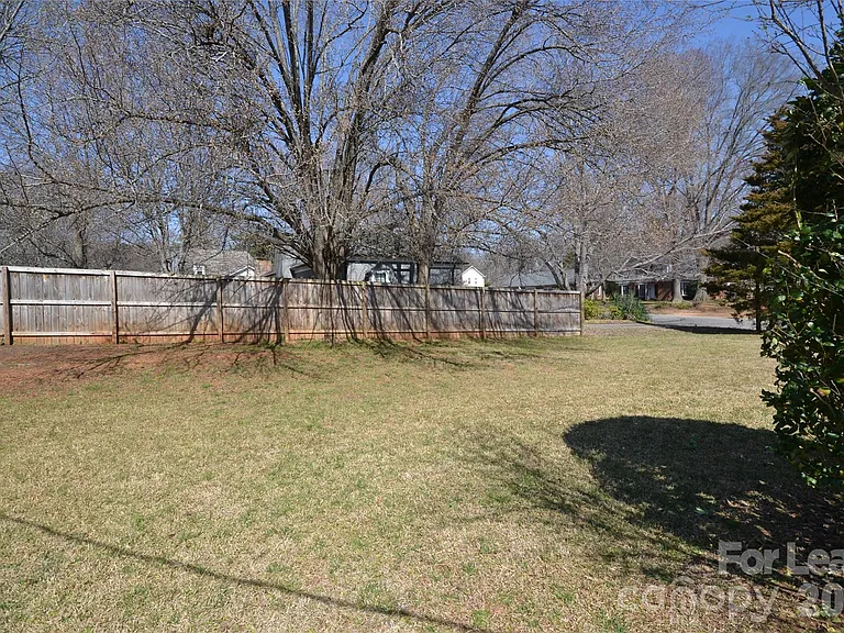 100 Old Farm Ct — Photo 46