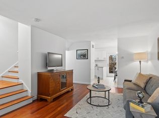 26 Farmland Rd #B, Lowell, MA 01850