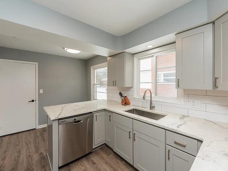 2539 Warrensville Center Rd — Photo 17