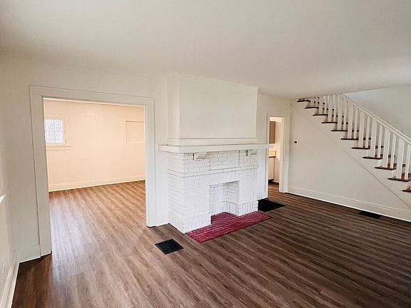 2nd image of 1127 Vernon Dr