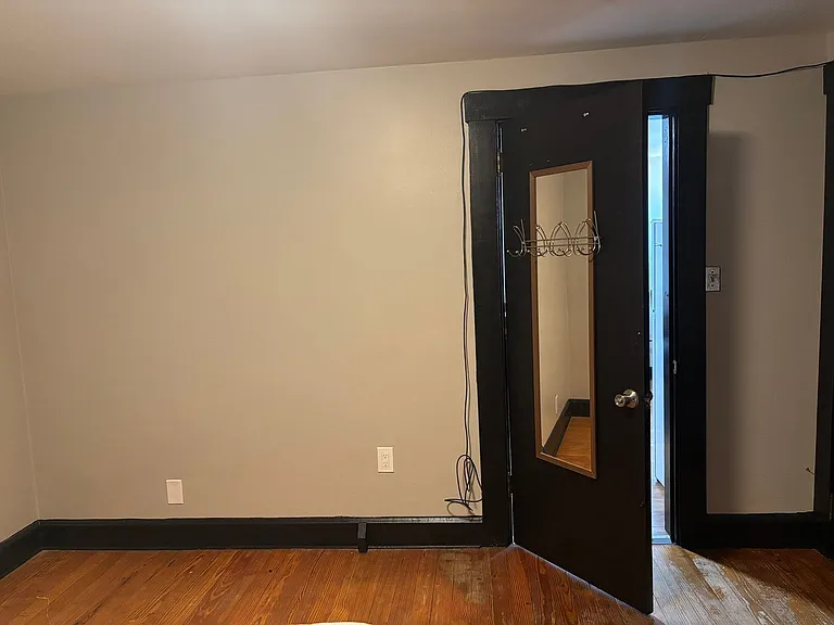 576 Abbott Ave — Photo 11