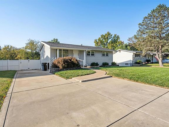 2nd image of 10514 Roscommon Dr