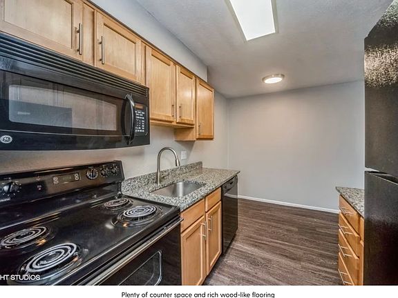 5th image of 1190 S Bellaire St APT 202