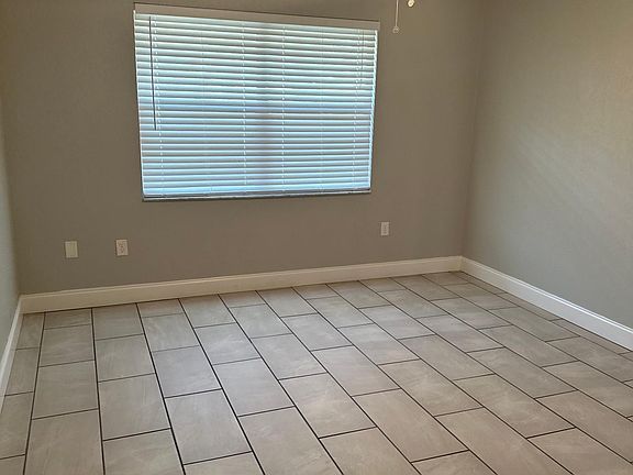 5th image of 311 E Hibiscus Dr
