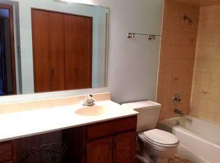 11045 S Theresa Cir APT 3D, Palos Hills, IL 60465