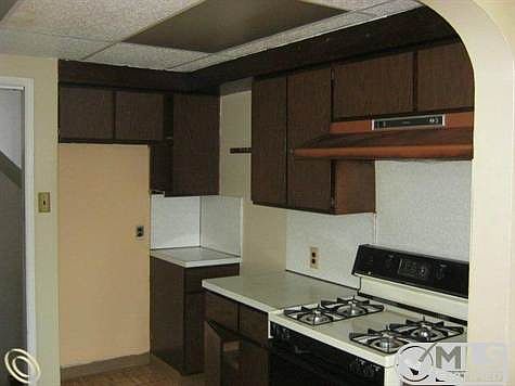 261-674326 Kitchen 1.JPG