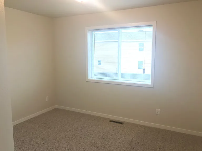 920 Albert Dr W — Photo 18