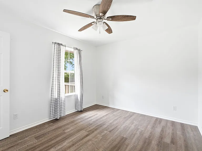 604 S Maxey St — Photo 11