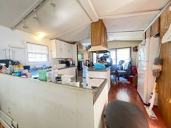 4th image of 17 Hemlock Dr