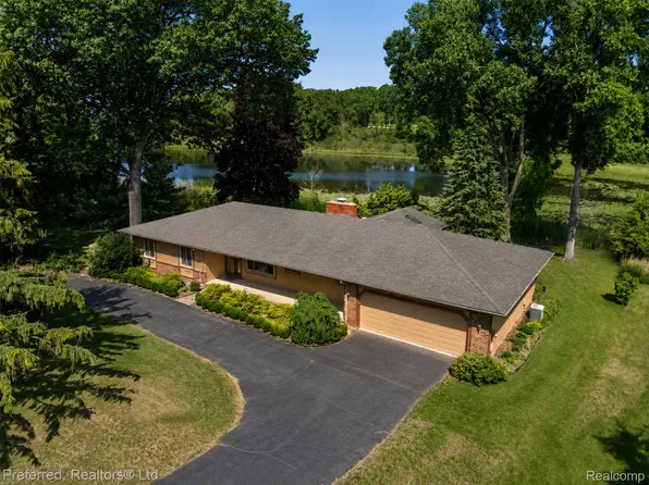 5524 Lawrence Ct, Pinckney, MI 48169