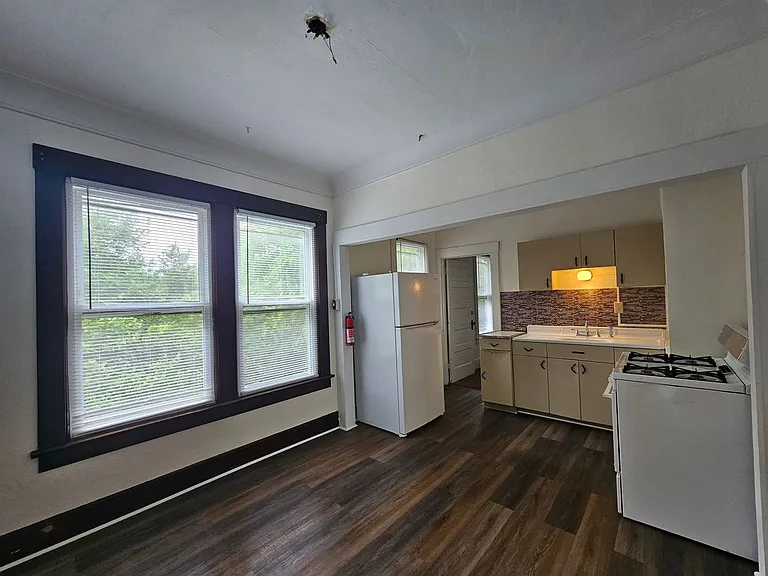 389 Gilmore St — Photo 11