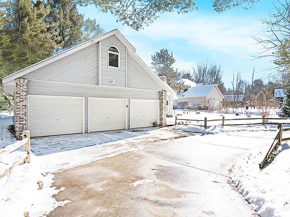3rd image of 4110 Scenic Dr