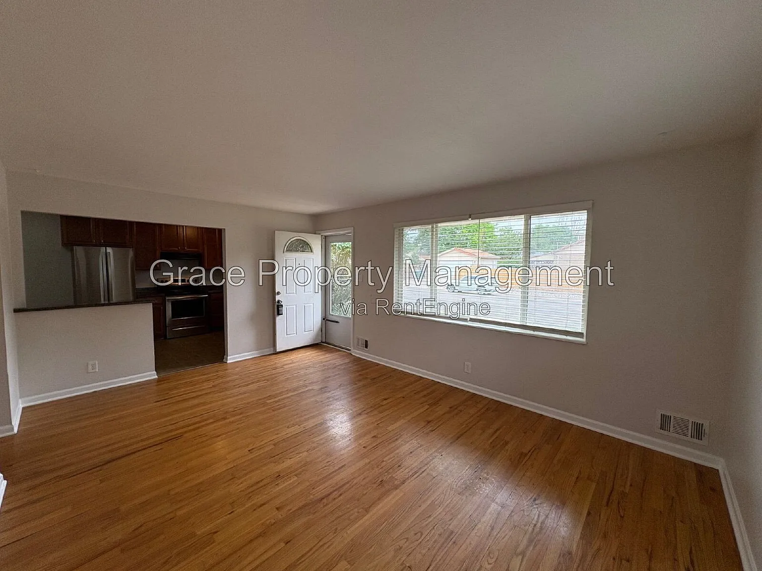5 bed, 2.0 bath, 2100 sqft, $2,495 — Photo 2