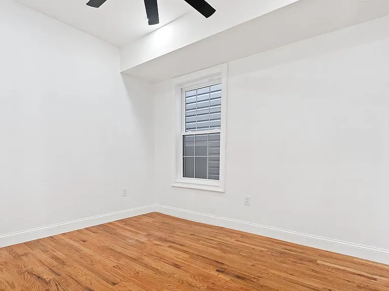 133 W 4th St #2 — Photo 6