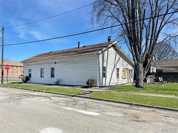 2600 E 24th St, Granite City, IL 62040