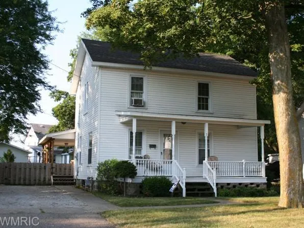 5 Cole St, Quincy, MI 49082