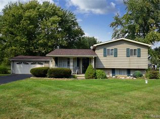 6229 Mockingbird Ln, Flint, MI 48506