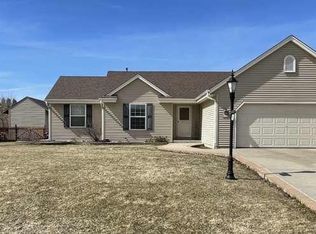 305 Hawthorne Dr, Eagle, WI 53119