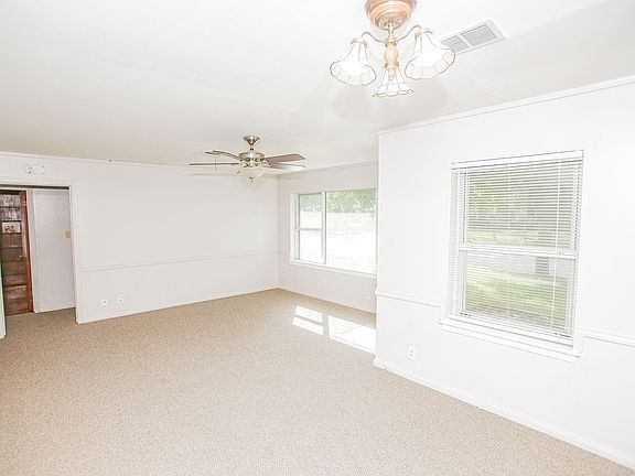 2nd image of 305 Wisteria St