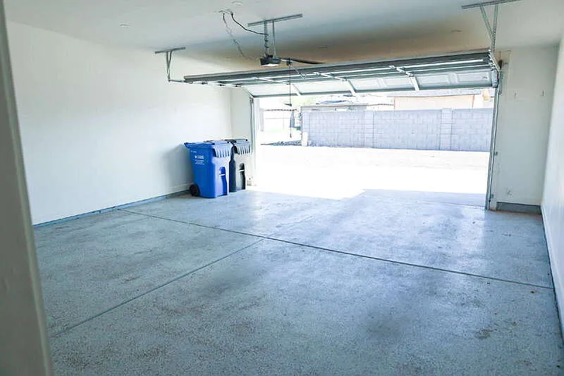 4 bed, 3.0 bath, 2212 sqft, $2,400 — Photo 4