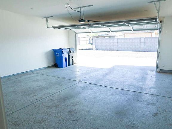 4th image of 2531 E Broadway Rd
