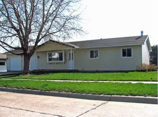 1203 Sunset Dr, Wayne, NE 68787
