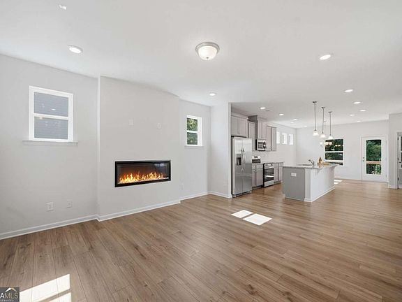 4th image of 1670 Eagle Dr