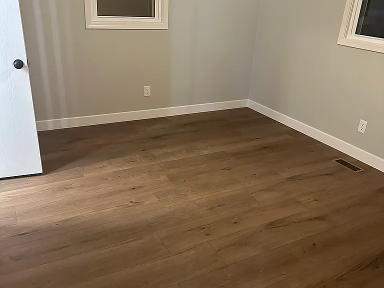 811 Montclair St — Photo 2