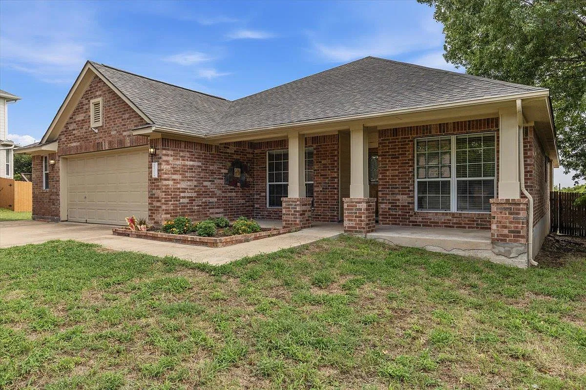 4 bed, 2.0 bath, 2257 sqft, $2,595 — Photo 2