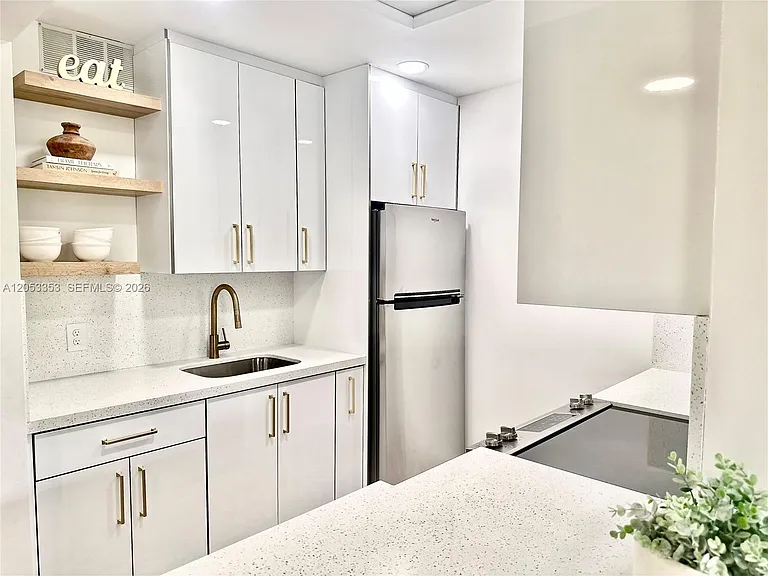 101 SW 132nd Way #413J — Photo 2