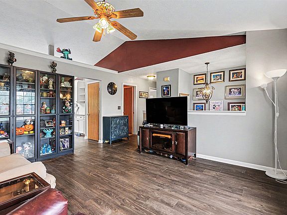 5th image of 10378 Remy Ln
