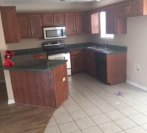 3rd image of 4075 Shadow Glen Dr
