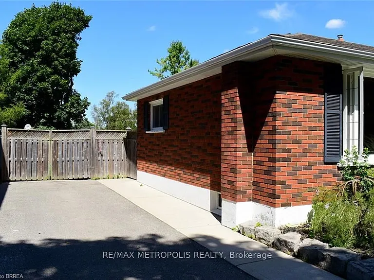5 McCammon St #UPPER — Photo 2