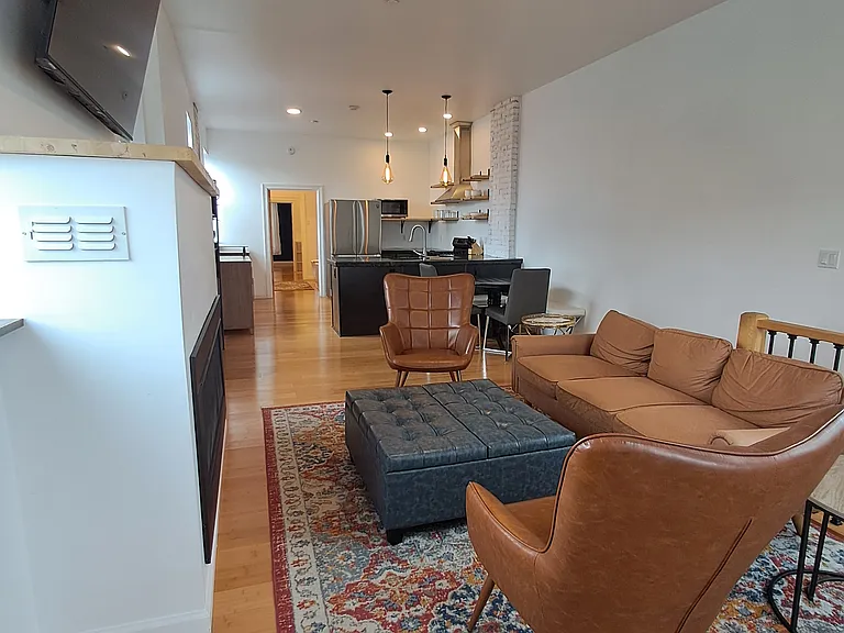 554 Mill St — Photo 2