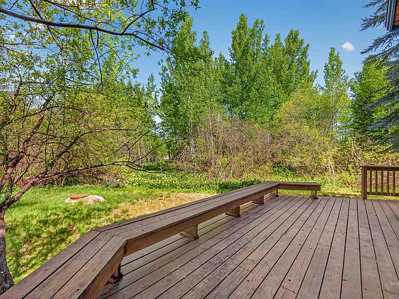 3rd image of 933 Cottage Ct