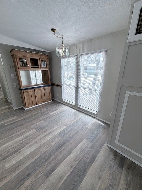 Breakfast nook & buffet