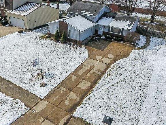 3rd image of 6640 Nicoll Dr
