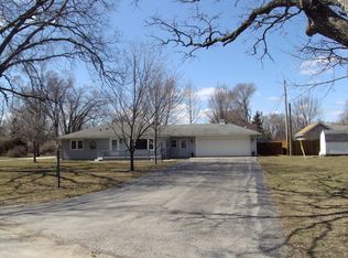 1850 E Old Pine Bluff Rd, Morris, IL 60450