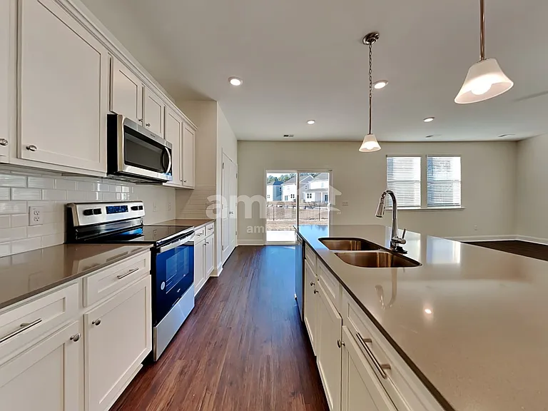 506 Plumeria Ln — Photo 3