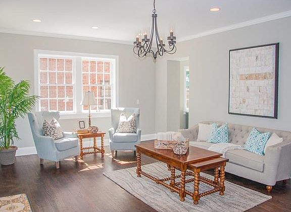 3rd image of 7467 Kingsbury Blvd