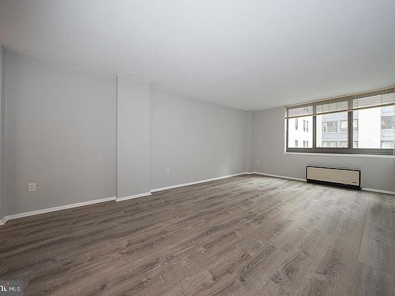 5th image of 1420 Locust St APT 7E