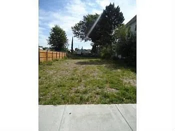 3703 E 61st St photo 1