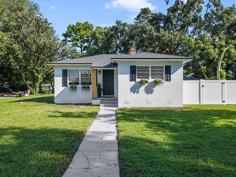 2201 Hand Blvd — Photo 20