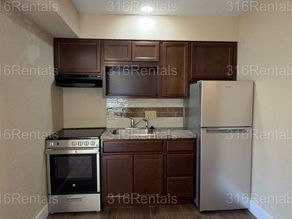4th image of 1110 N School St #1/2